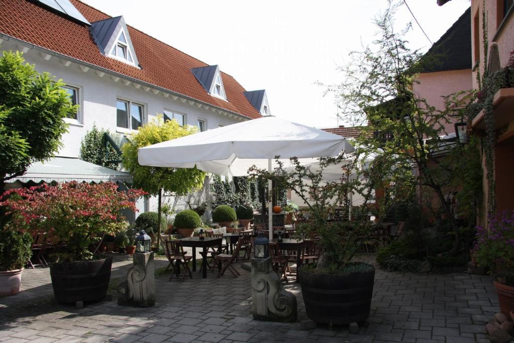 Hotel Gasthof Gruener Wald Гофгайм-ам-Таунус Екстер'єр фото